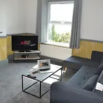 Maytree 2 Bed Apartment - Stayseekers